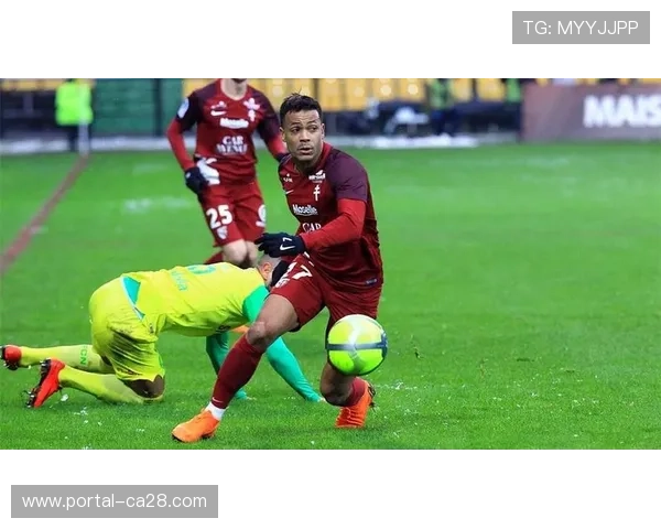 布鲁日vs马赛现门将低级失误,扑球脱手致开场丢球 布鲁日vs马赛现门将低级失误,扑球脱手致开场丢球